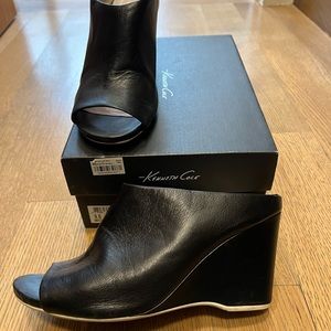Kenneth Cole black leather wedges barely worn